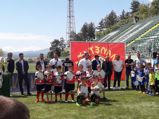 Официалната церемония по награждаване на млади футболни надежди постави края