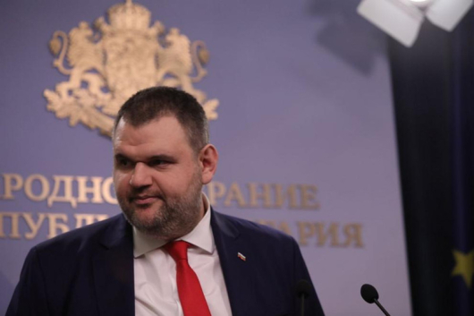 Председателят на ДПС Делян Пеевски призова служебното правителство незабавно даотмени