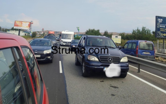Трафикът по пътищата в област Благоевград и днес е натоварен На