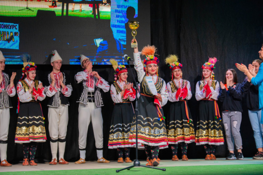 Красотата на българските народни танци и песни вдъхновените от темата