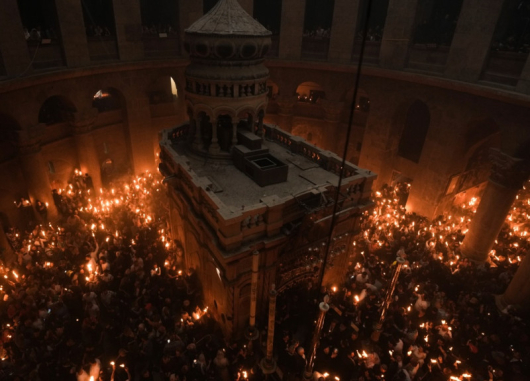 Благодатният огън слезе на Велика събота в храма на Гроба