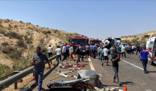 Осемдуши са загинали а 11 са ранени при катастрофа между