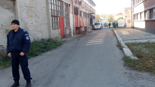 Полиция още е отцепила фабриката за кучешки боеве, сн. 24 часа

