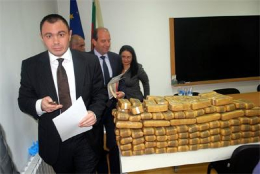 Главният секретар на МВР Светлозар Лазаров вчера обяви разбиването на депо с рекордните 112 кг хероин на българо-турската граница. Снимка: Николай Грудев