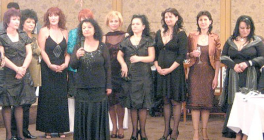 Дамите-членове на клуба с председателката Албена Карапеткова /крайната вдясно/