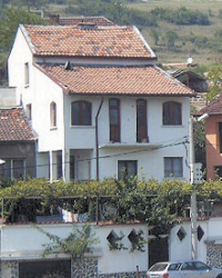 Двуетажната фамилна къща на Васил Димитров в Дупница се продава за 101 460 лв.