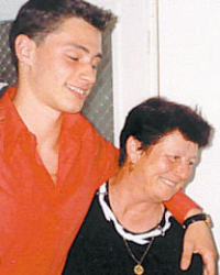 Донка Сотирова с внука си Сашо