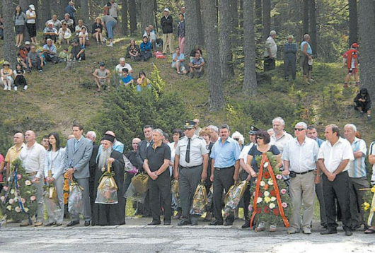 Пред паметника на Гоце Делчев в местността Попови ливади се събраха стотици