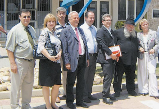 Официалните лица от Европа при откриването на бул.”Европа” в град Поградец, Албания, вторият и третият отляво надясно са инж. Венета Шивачева и Георги Ласков