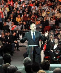 Станишев говори пред публика от 10 000 души в Унгария. Сн.: БГНЕС
