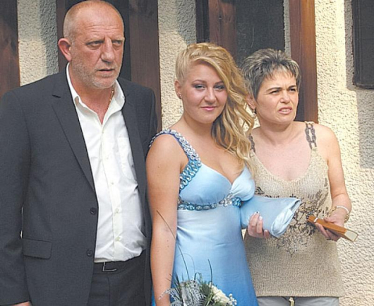 Кюстендилският бизнесмен Р. Васев с двете най-важни жени в живота си - съпругата Силвия и дъщерята Мария