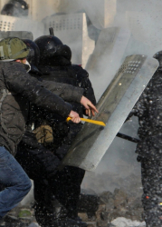 Кървав вторник в Киев - поне 26 загинали и стотици сериозно ранени. Сн.: EPA/БГНЕС
