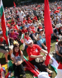 Десетки хиляди социалисти се събраха на събора на БСП на Бузлуджа. Сн.: БГНЕС