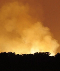 Взривове са избухнали в газопреработващ завод в американския град Таварес. Сн.: EPA/БГНЕС