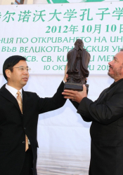 Институт ”Конфуций” работи във Великотърновския университет от октомври 2012 г. Сн.: БГНЕС
