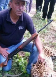 Ловецът Денко Цанков първоначално обяви, че много съжалява за убитото животно. Сн.: Фейсбук 