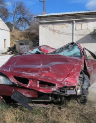 Автомобилът, в който загинаха тримата младежи. Сн.: smolyanpress.net