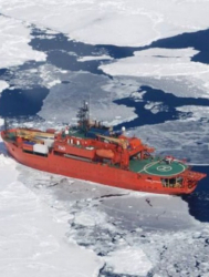 Корабът ”Акад. Шокалски” е в плен на леда от 24 декември. Сн.: EPA/БГНЕС