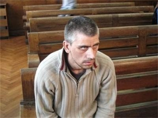 Детеубиецът Пламен Петров в съдебната зала в Русе