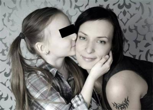 Малката Елешка с майка си; Снимки: blesk.cz