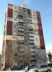 Обитателите на 16-етажния блок на ул. “Димитър Талев” в Пловдив са в ужас от самоубийците, които избират високата сграда, за да сложат край на живота си. СНИМКА: Наташа Манева
