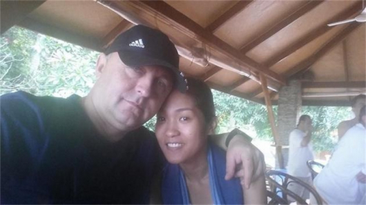 Синът на убитата Лина – Денцислав, и жена му Джулан искат да напуснат Филипините възможно най-скоро