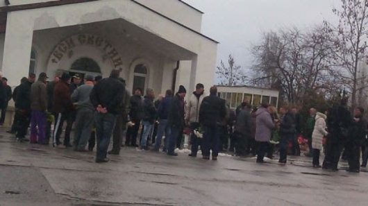 Стотици дойдоха да се простят с Благой в Пловдив. Снимка Кристина ИВАНОВА, БЛИЦ