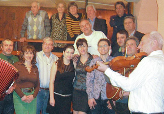 Лозан Котоманов /трети отдясно наляво/ с членовете на туристическо сдружение “Конгур”