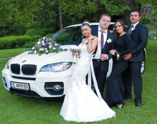 Младоженците с кумовете