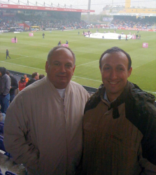 Д-р Кондев /вляво/ на трибуните на стадиона във Виена