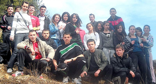 Екоактивистите от Езиковата гимназия в местността Бачиново