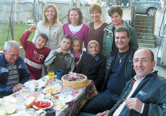 Баба Лили с любимите си синове, дъщери, внуци и правнуци