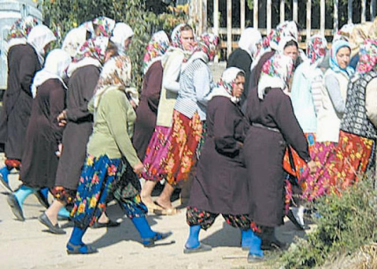 В дългата траурна процесия се включиха жените, мъжете и младежите на Дебрен 