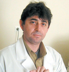 Според дежурния хирург д-р Д. Димитров пострадалият при нелеп инцидент Венчо Асенов има вид на ранен при терористичен акт в Израел