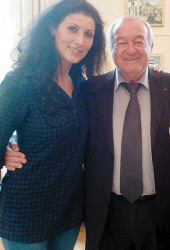 Н. Радулова в сърдечна прегръдка с градоначалника