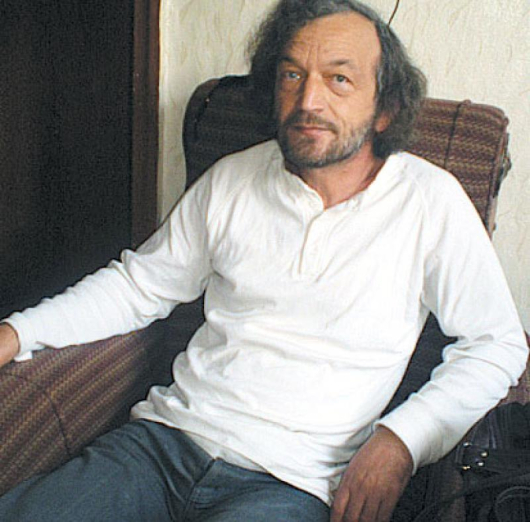 Димитър Владимиров, собственик на заведение “Елит” в Дупница, известно като “Червилото”, получи заплашително писмо, написано с букви, изрязани от вестник
