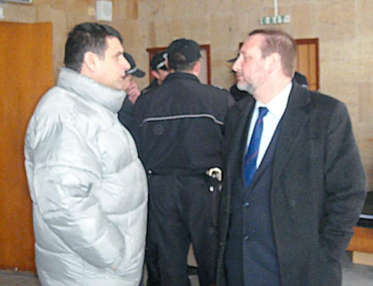 Eкскметът Пламен Соколов се поздрави с адвоката на Владимир Ангелов, който претърпя сериозна операция - бившият дупнишки съдия Александър Райнов