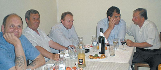 Зам. кметът на община Хаджидимово Исмаил Зангъров /третият отдясно наляво/ само преди два месеца бе част от официалните гости на абитуриентския бал на випуск 2009
