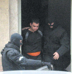 Спецполицаи изведоха малко преди обяд задържания Радослав Величков