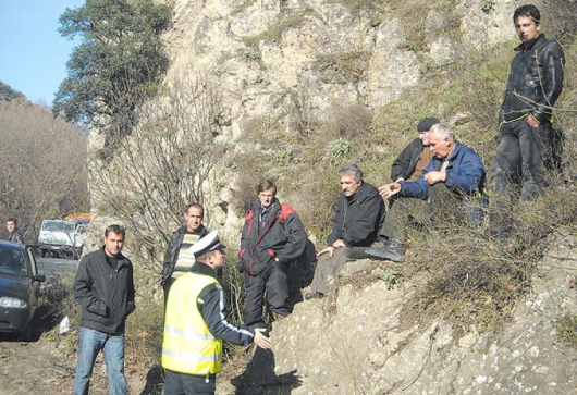 Приятели и роднини на изчезналия шофьор от Белица вчера чакаха напразно да бъде открит