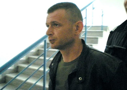 А. Паспалев бе доведен в съда в Гоце Делчев със зашити устни, с което изрази протеста си срещу погазените му права