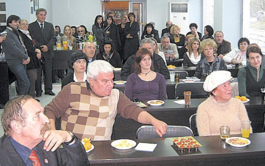 Най-голямата аудитория в Стопанския факултет бе пълна с публика за презентацията