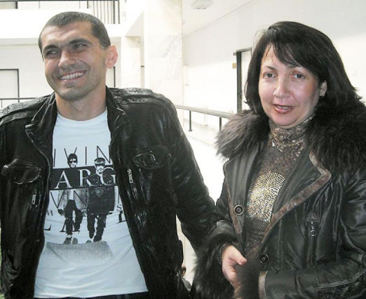 Ст. Пърличков дойде в съда, придружен от адвоката си А. Анева