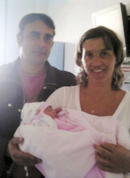В. Стоилова и Д. Русев с първородната дъщеричка