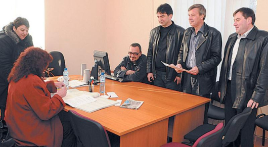 Бл. Дункин внася жалба до Общинската избирателна комисия за касиране на изборите, придружен от д-р Хр. Георгиев и Р. Тумбев