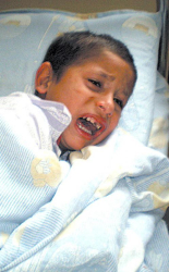 4-годишният Николай е изпаднал в стрес и непрекъснато плаче