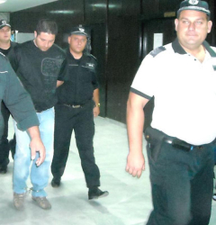 Манчо Панюков бе доведен под засилена полицейска охрана с пранги на краката
