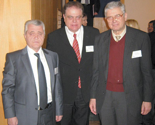 Ректорът на ЮЗУ проф. Ив. Мирчев /вляво/ посрещна в Благоевград част от цвета на математическата мисъл на Балканите