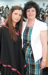 Директорката на Професионалната гимназия в Якоруда Малина Гръкова с основание се гордее с дъщеря си Александра