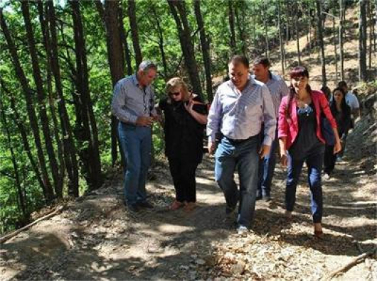 Министърът на земеделието Мирослав Найденов посети сечище край благоевградското село Обел